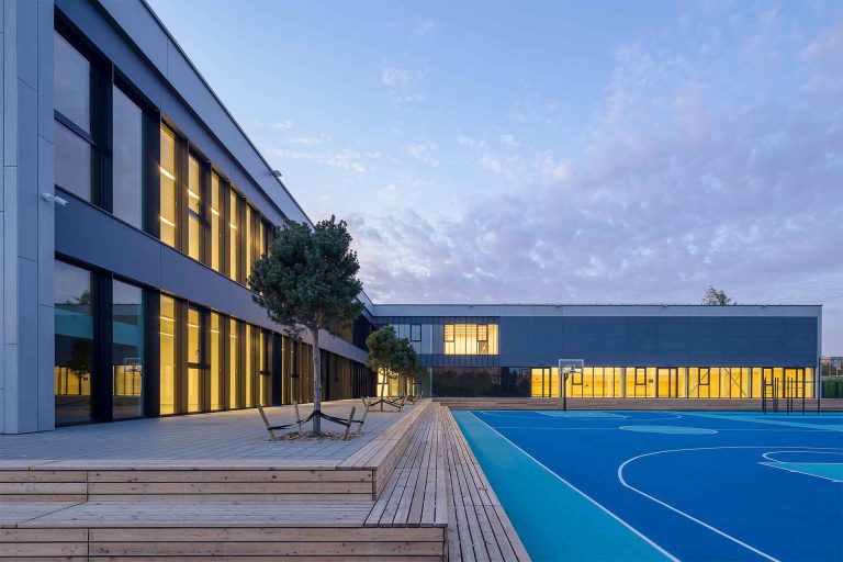 Šv. Juozapo mokykla Medeinos g.