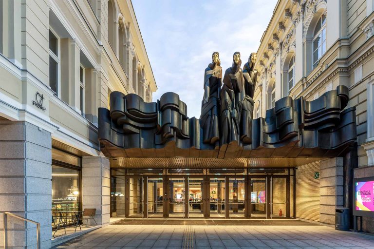 Lietuvos nacionalinis dramos teatras (LNDT)