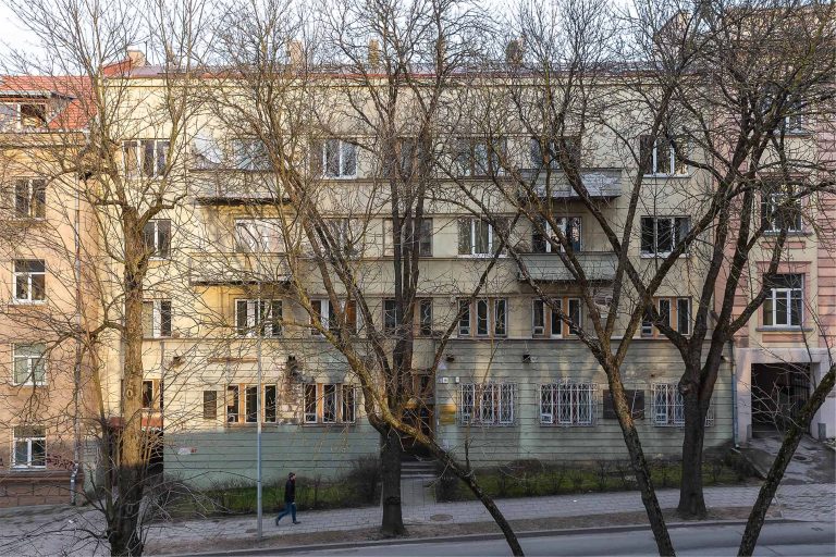 Tarpukario gyvenamasis namas su V. Krėvės-Mickevičiaus ir V. Mykolaičio-Putino butais