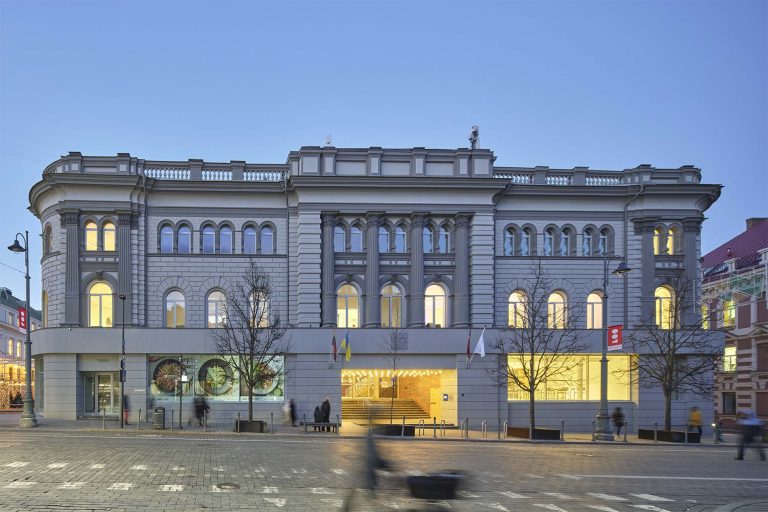 ISM Vadybos ir ekonomikos universitetas | buv. Vilniaus centrinis paštas