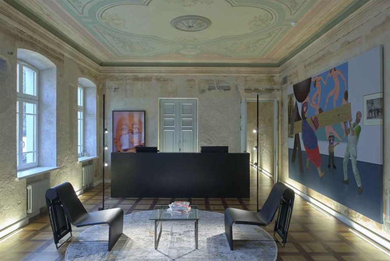 „D9 – Artsy Office“