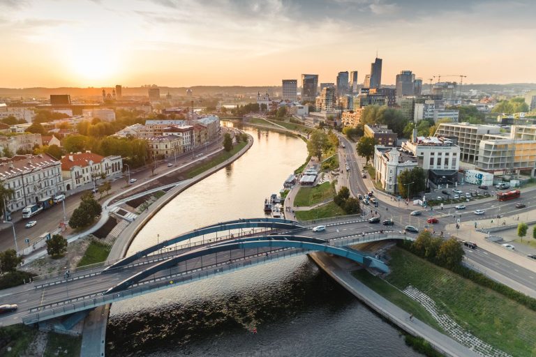 Miestas Neries akimis